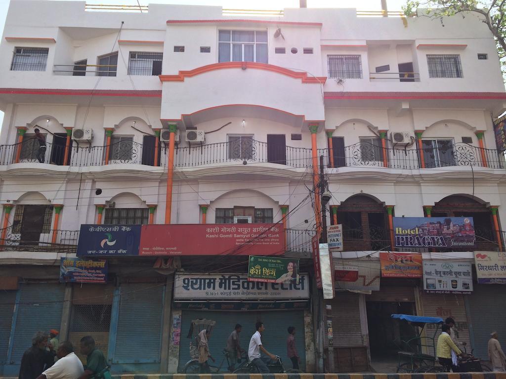 Hotel pragya international Varanasi Esterno foto