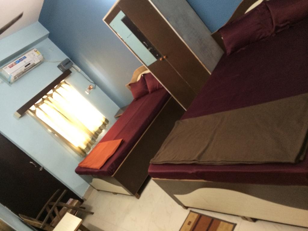 Hotel pragya international Varanasi Camera foto